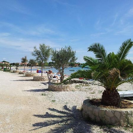 Astra Apartment Vir Luaran gambar