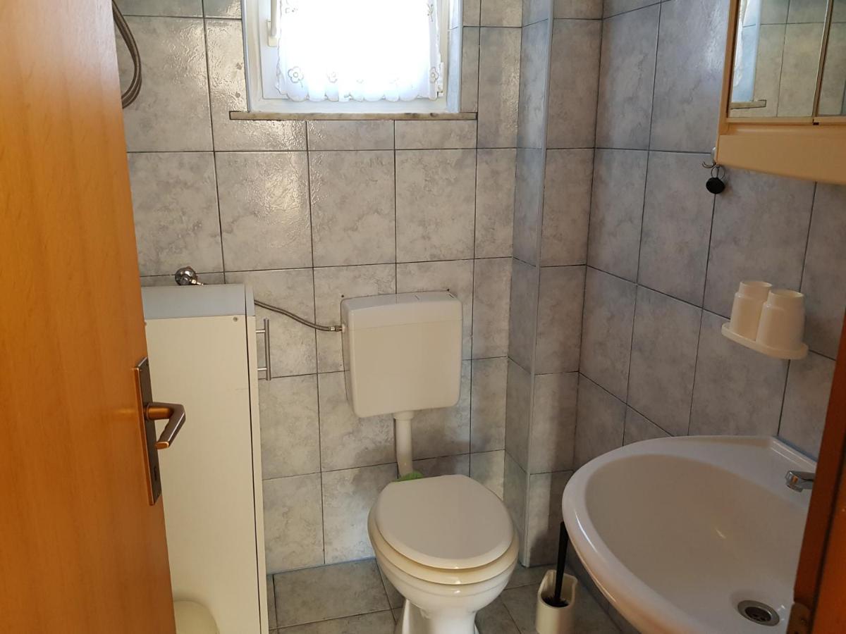 Astra Apartment Vir Luaran gambar