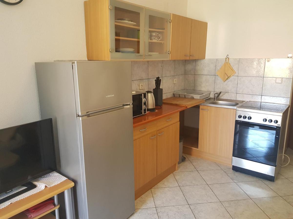Astra Apartment Vir Luaran gambar