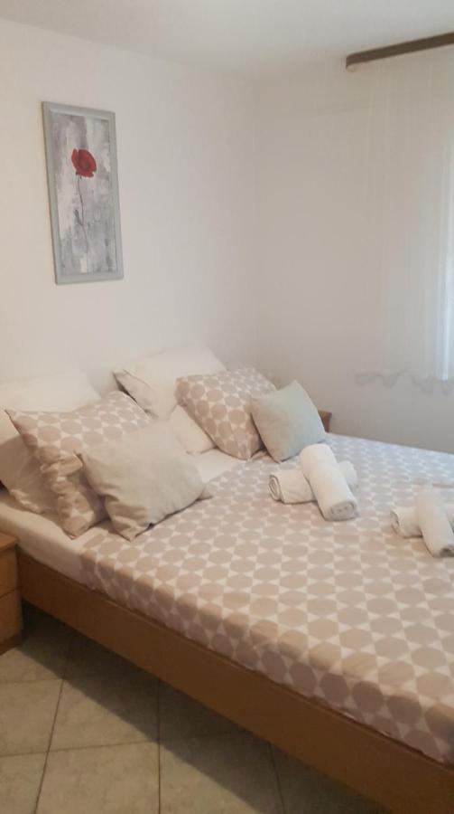 Astra Apartment Vir Luaran gambar